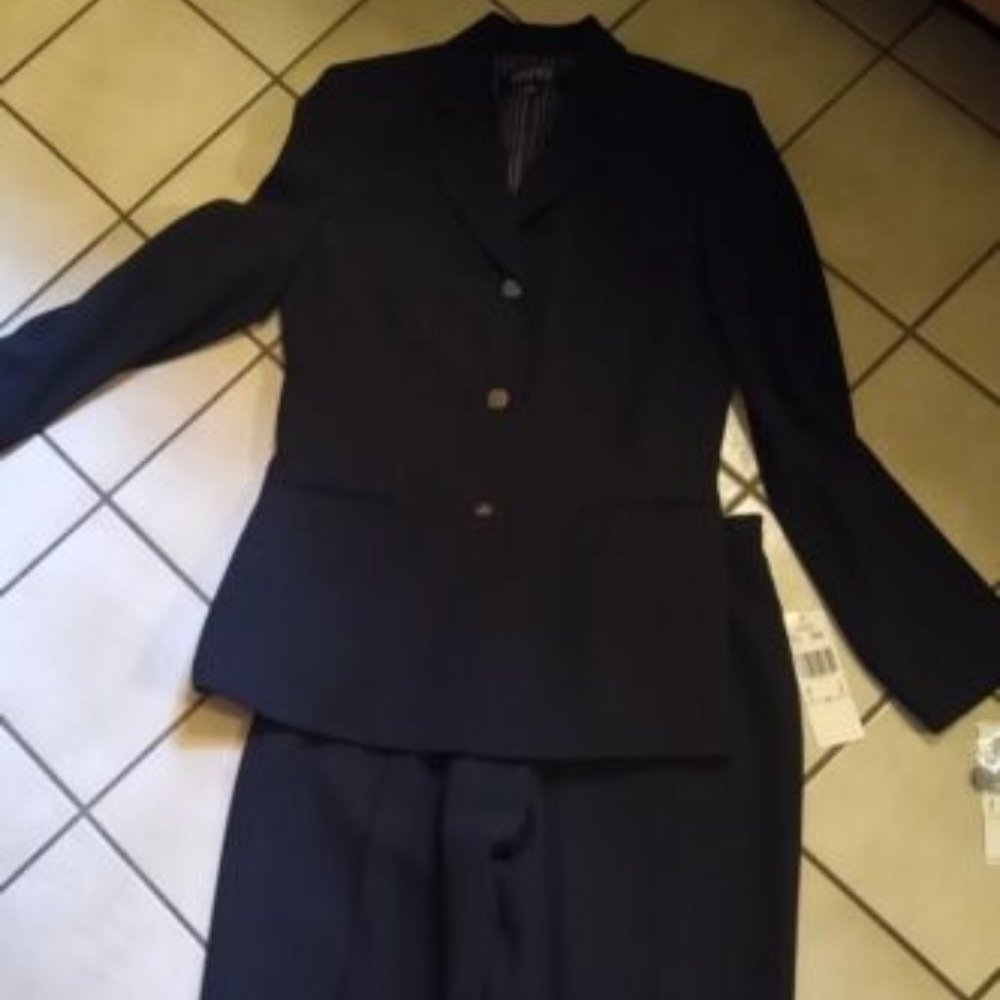 Women's Kasper Black suit SIZE 2 (2 piece)